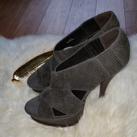 Elizabeth & James E-Milla Leather Platform Heels - Picture 6 of 8